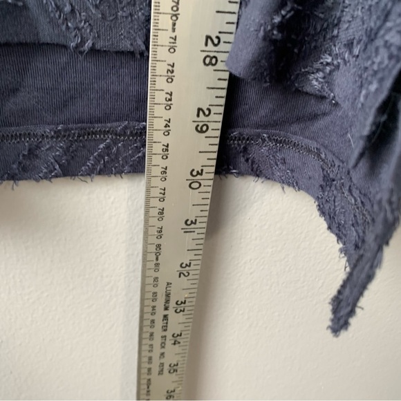 Peace & Pearls navy blue Aztec eyelash relief short sleeve vneck top. Size XXL - Picture 8 of 10